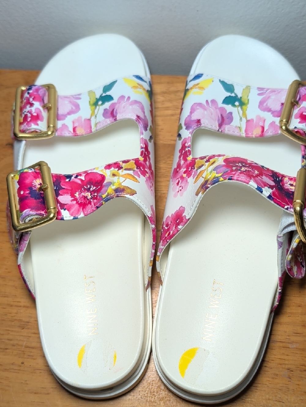 Nine West Wntryen3 Floral Slide Sandals White Slip-On Gold Buckles Womens Size 9 - Picture 5 of 8